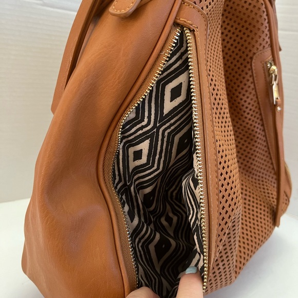 Madison West - laser cut trellis detail - over-sized bag - Picture 4 of 8